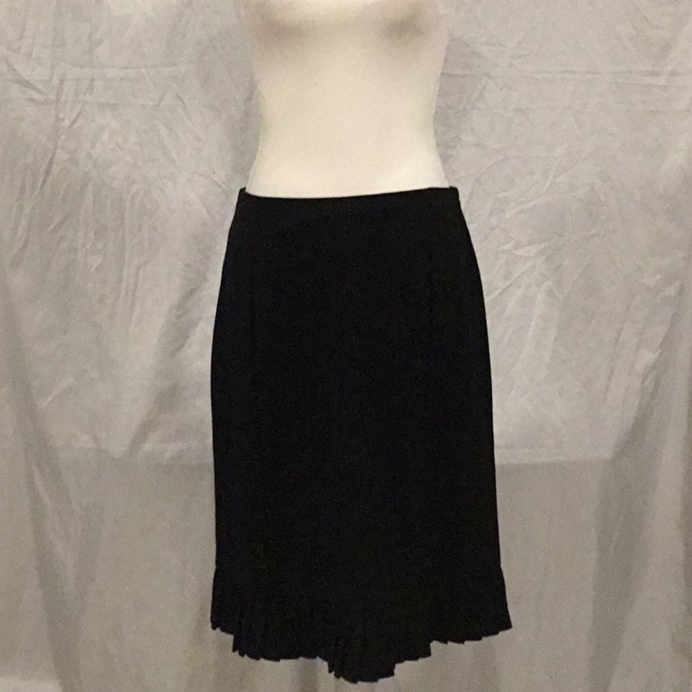 GA2) brand-name black skirt with ruffles